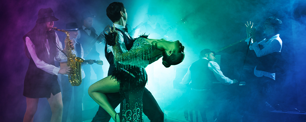 ballerini con orchestra si esibiscono