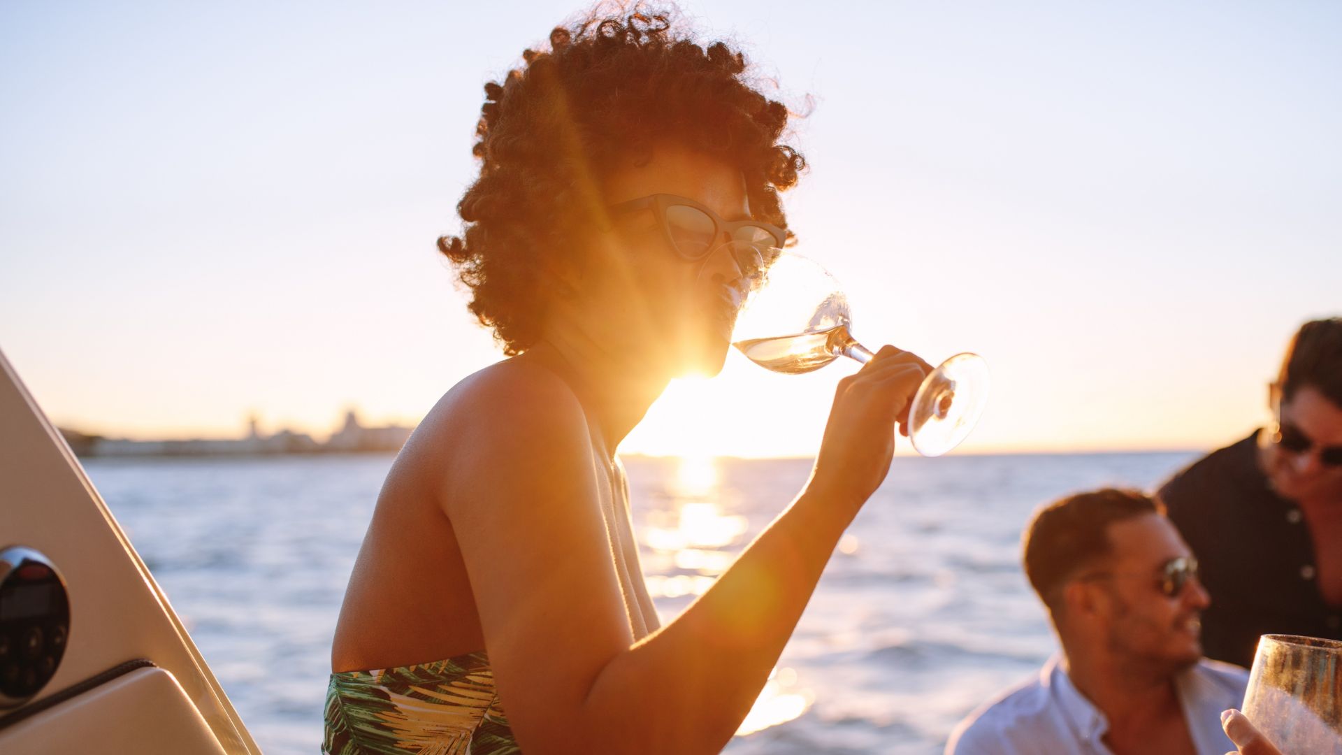 party tra amici dopo relazione finita party tra amici dopo relazione finita