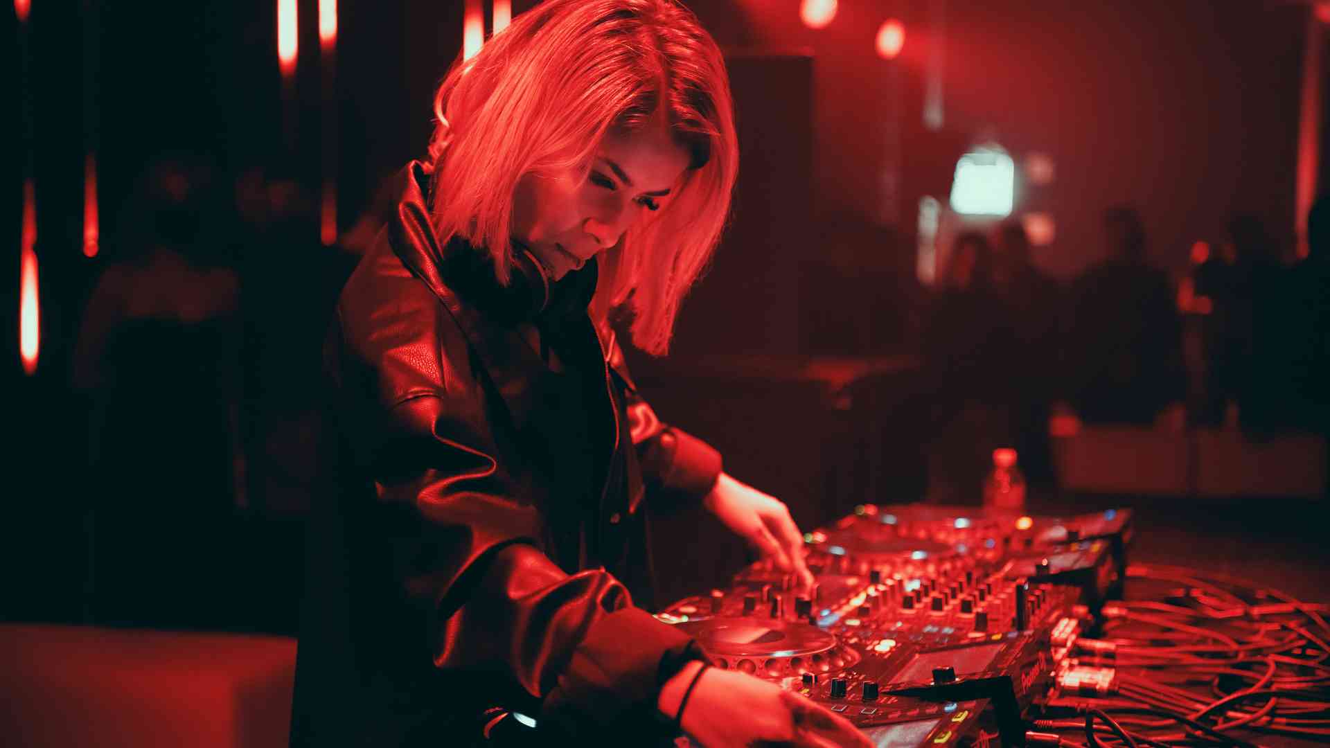 Collaborazione tra dj e artisti