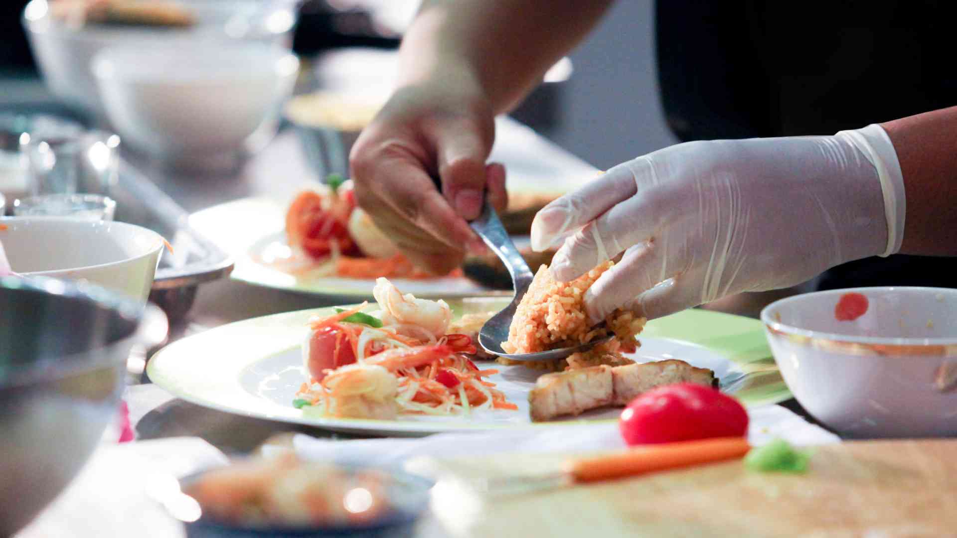 Chef stellati o catering tradizionale per matrimonio