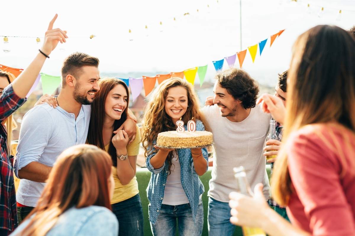 compleanno dei 30 anni: festeggiamenti in corso